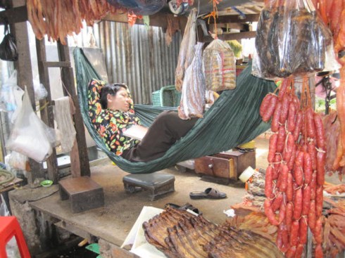 Tiring work at the Russian market